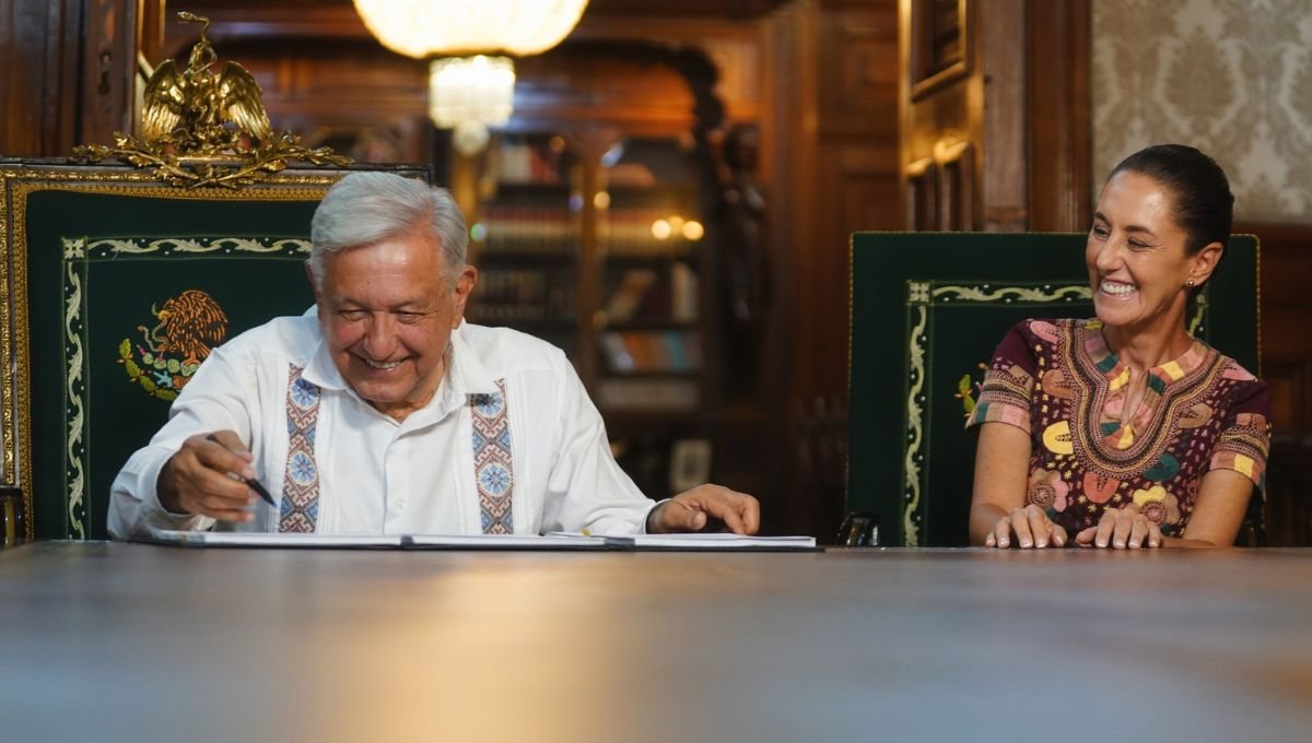 Presidente López Obrador firmando el decreto de la Reforma Judicial