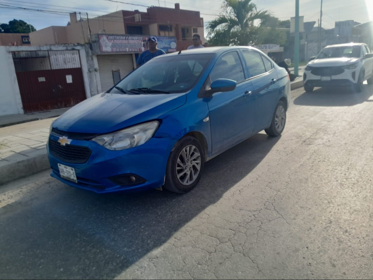 Un Chevrolet Aveo cortó el paso a un Fiat, causando una colisión