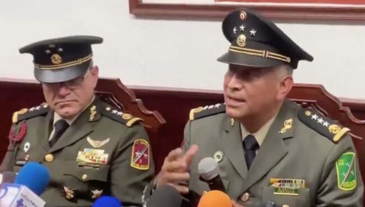 Jesús Leana Ojeda, comandante de la Tercera Región Militar (derecha)