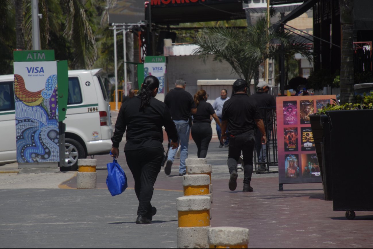 Trabajadores del sector turísticos batallan durante las temporadas bajas