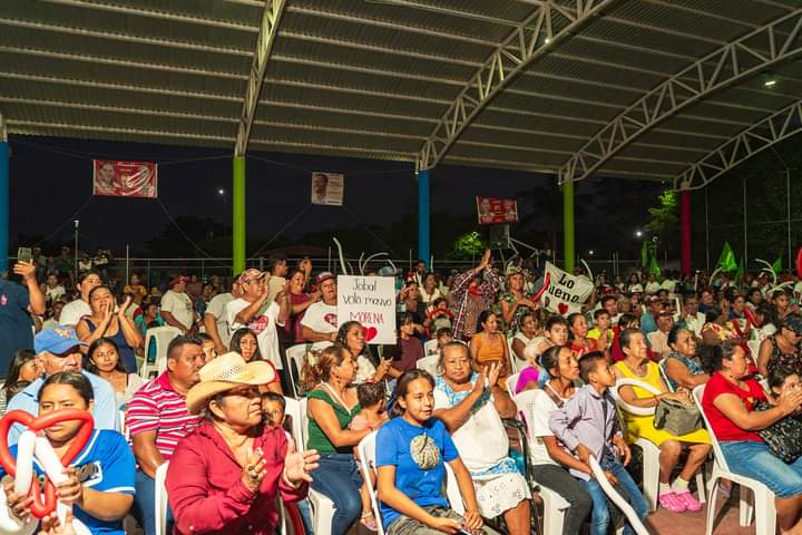 Pobladores de Sabancuy califican positivamente su trabajo, destacando su apoyo a los más necesitados