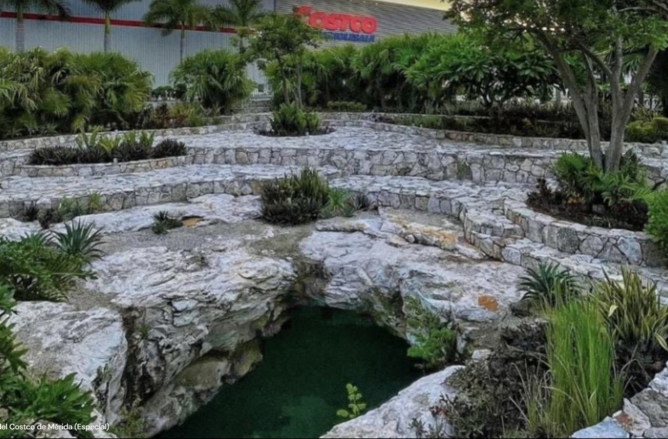 El cenote se encuentra en el estacionamiento de un Costco en Mérida