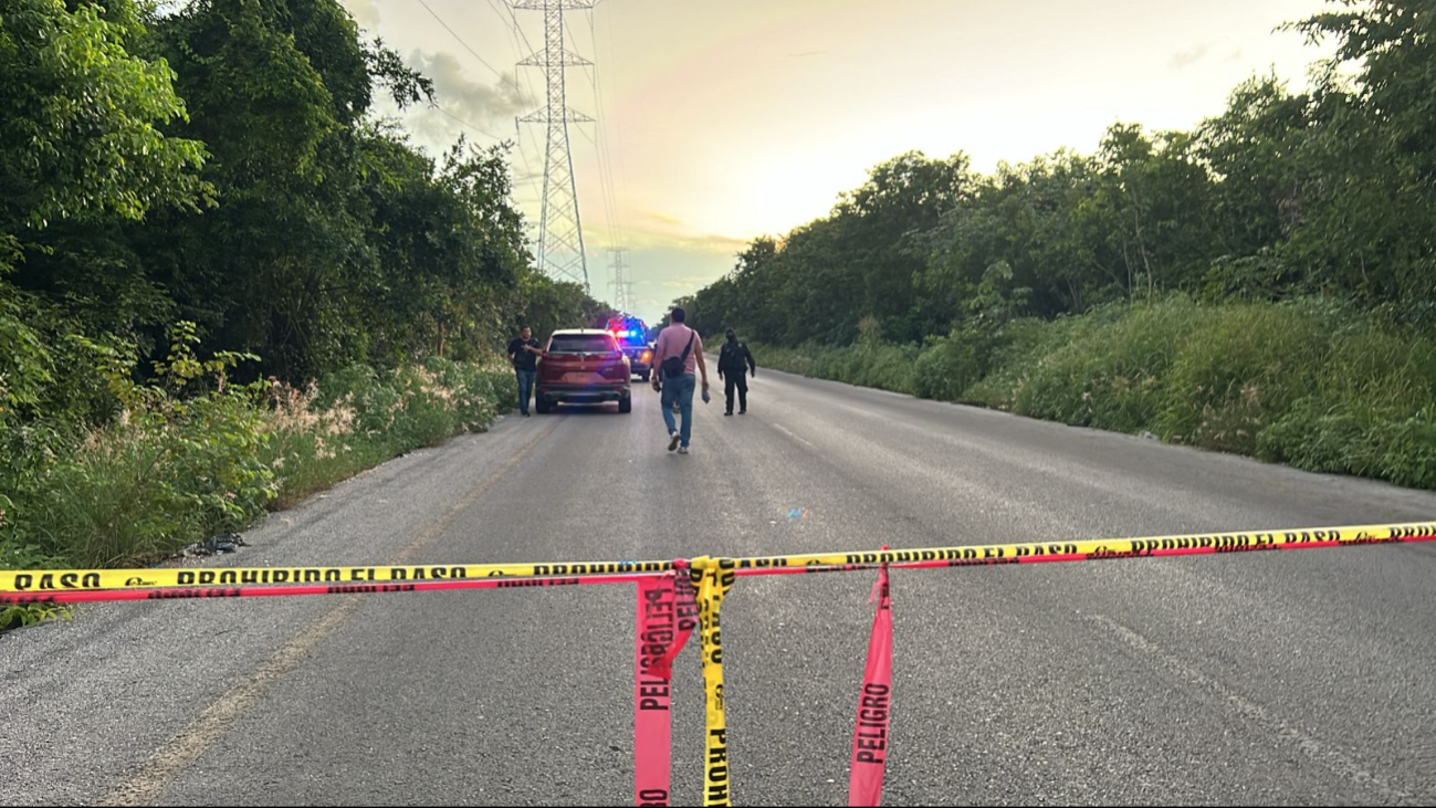 Elementos de tránsito hallan cuerpo al interior de una maleta en Cancún.