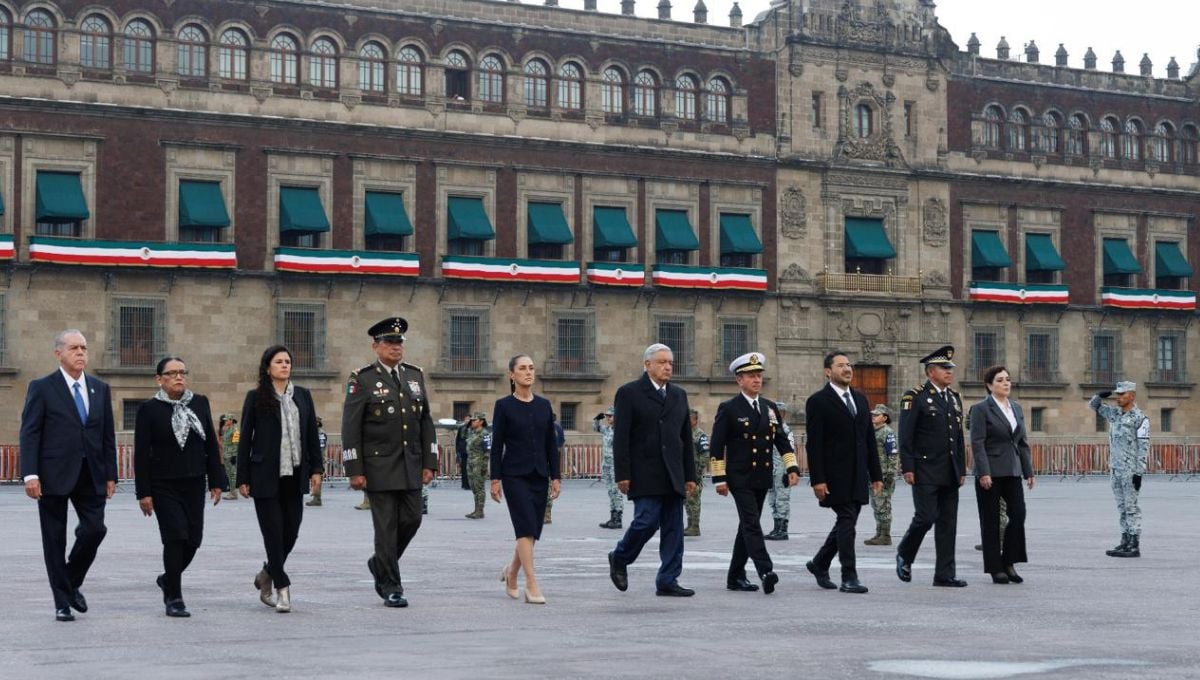 Izamiento de bandera en memoria de las víctimas de los sismos de 1985 y 2017