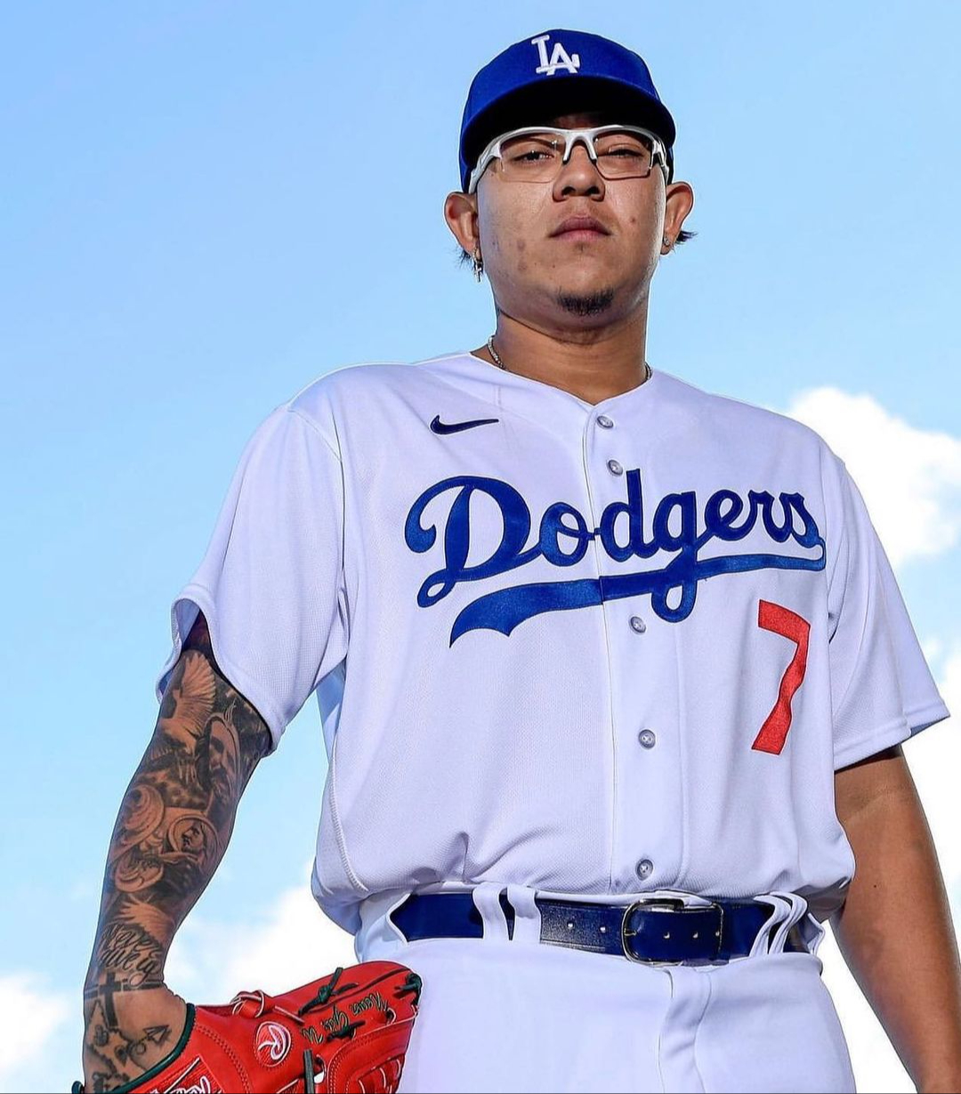 Julio Urías, jugador de los Dodgers en medio de la polémica por violencia doméstica