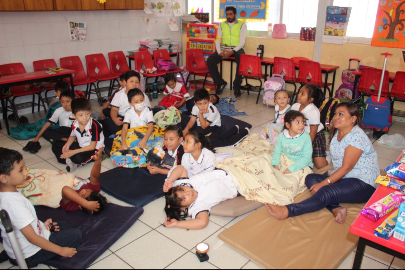 Alumnos de primaria en Hopelchén participan en  simulacro de huracán categoría 3 