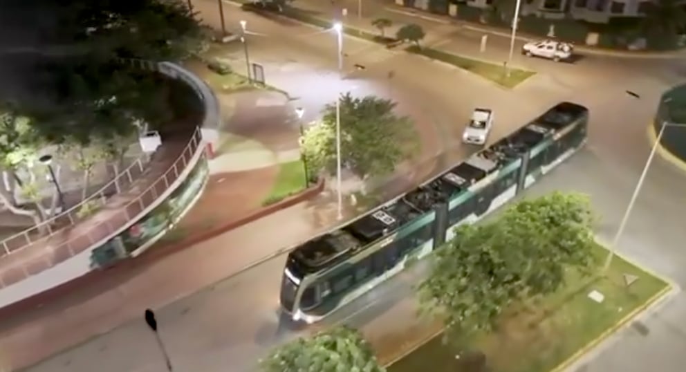 Layda Sansores comparte video que sería de las primeras pruebas del tren ligero de Campeche