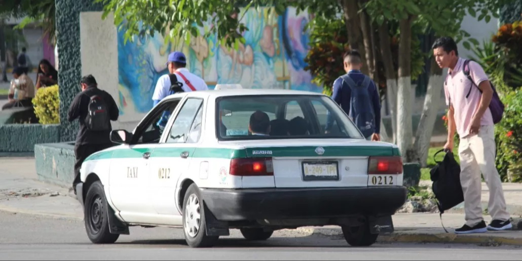 Líder de taxistas de Quintana Roo admite cobros ilegales de tarifas a usuarios