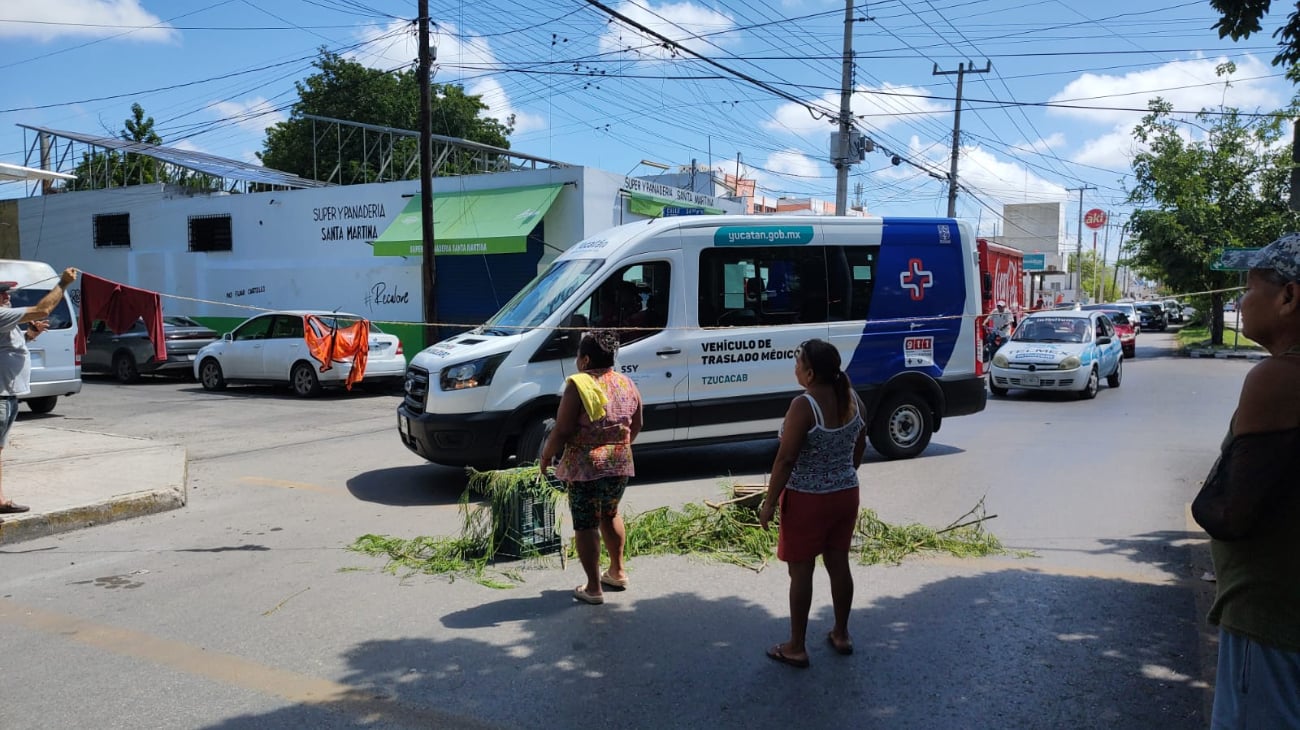 Llevan casi 24 horas sin luz, afectando comercios y residentes