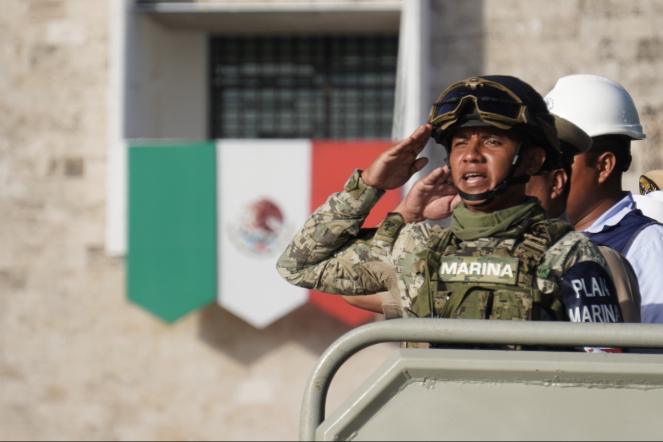 Personal de las Fuerzas Armadas, policías y Bomberos acudieron al homenaje