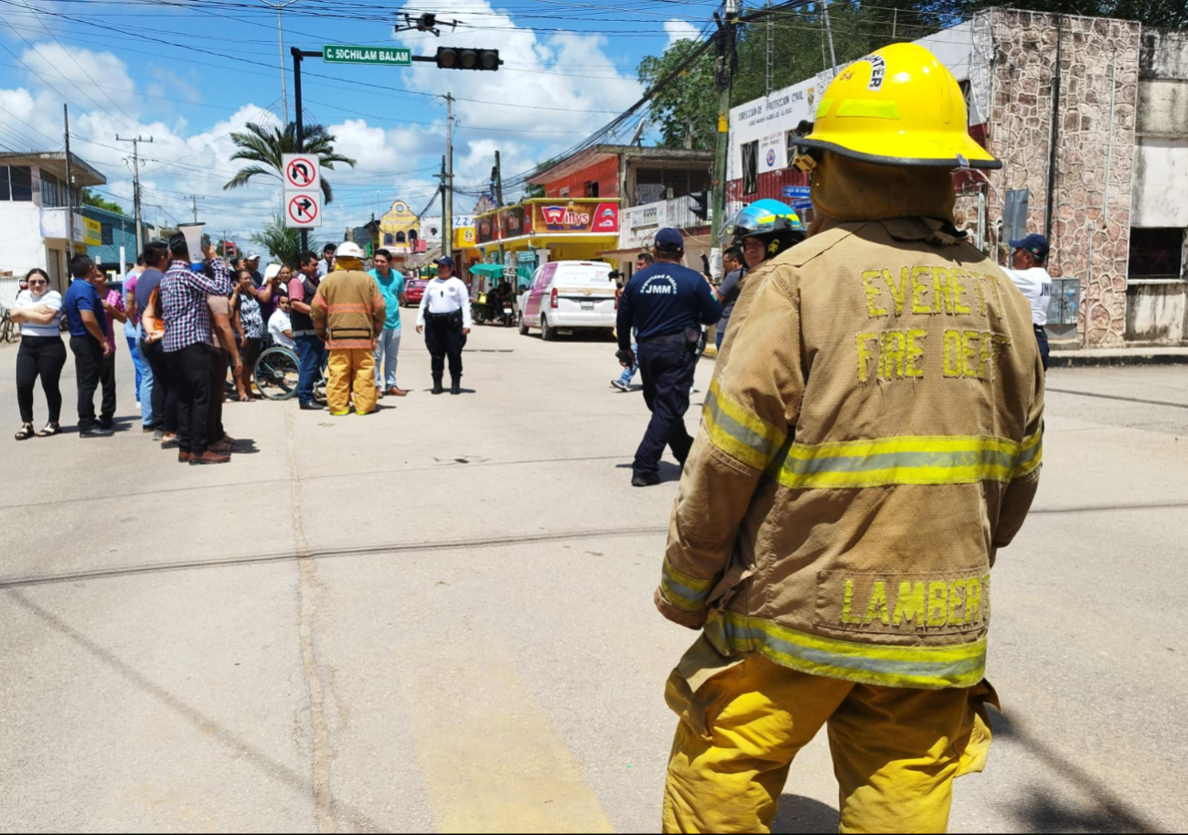 Simulacro de un sismo fue realizado para memorar el Día Nacional de Protección Civil en Quintana Roo.