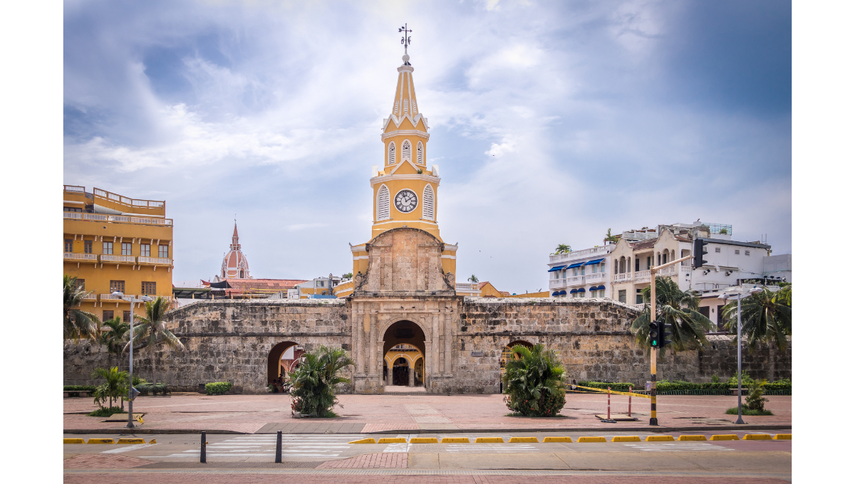 Cartagena, en Colombia, tiene una muralla del siglo XVI y es famosa por su vida cultural y playas.