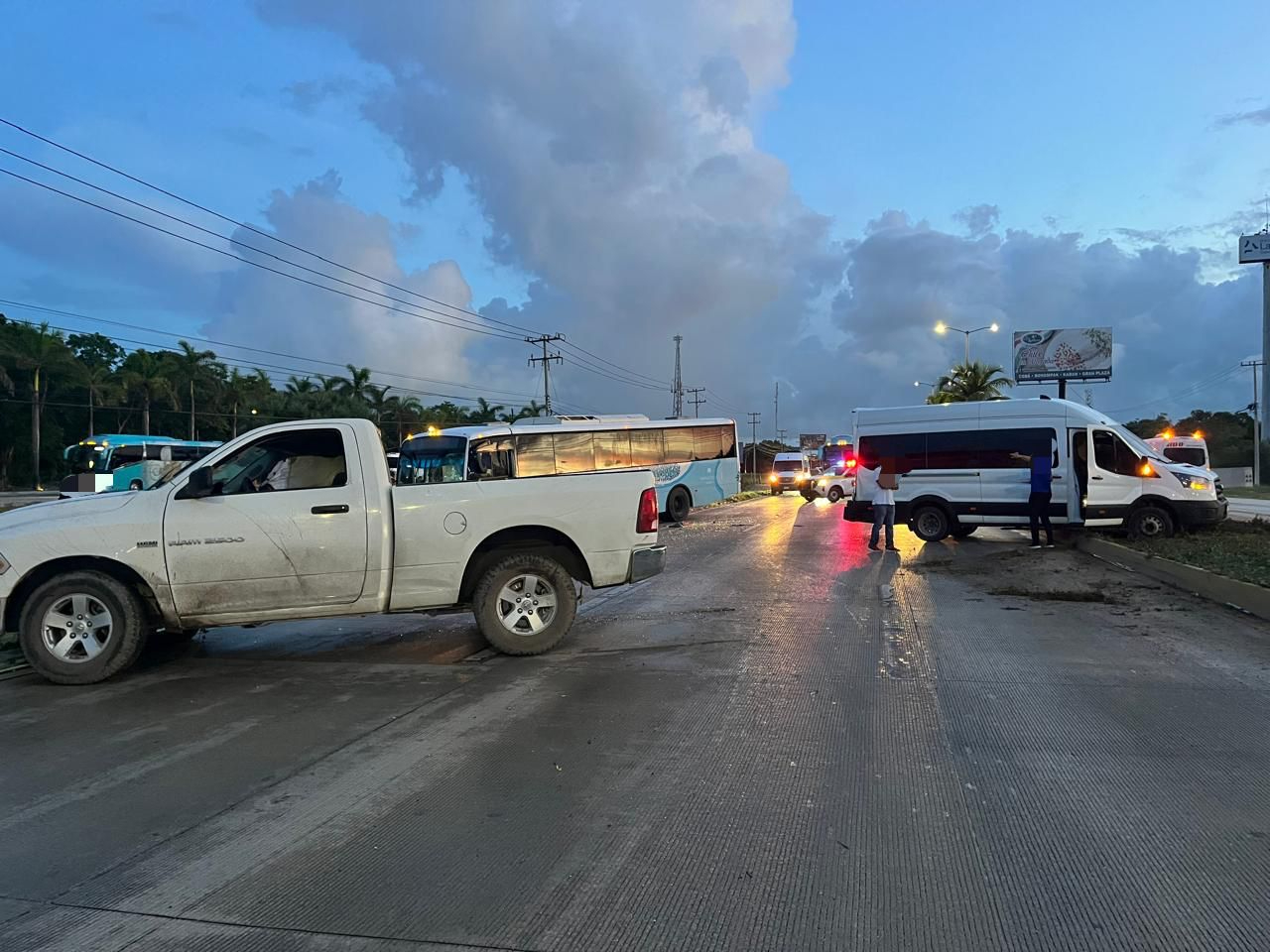 El primer accidente fue causado por una van