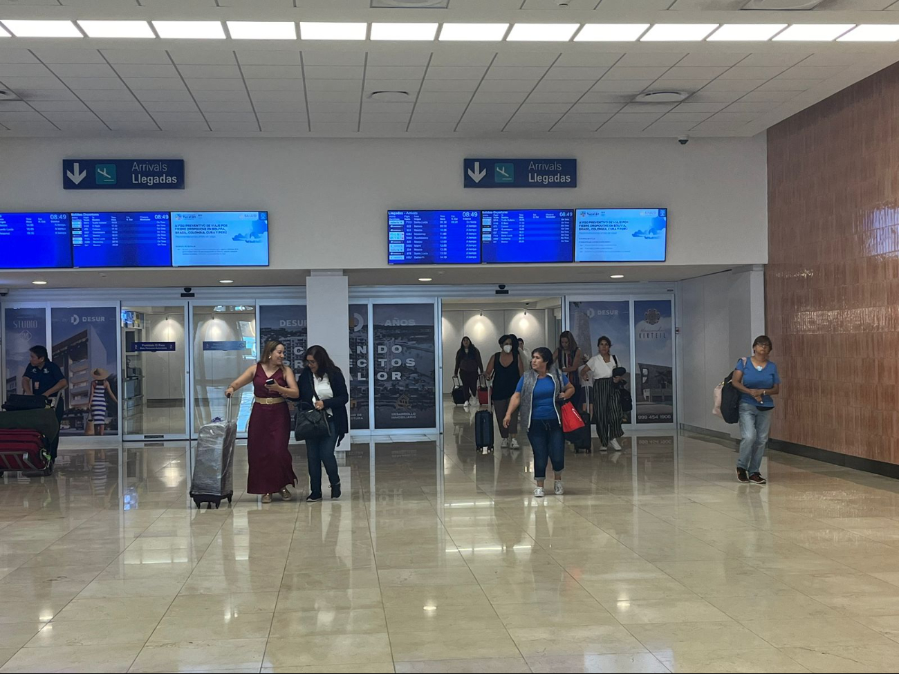 En el aeropuerto de Mérida se asignó personal de Sanidad Internacional para evitar los contagios.