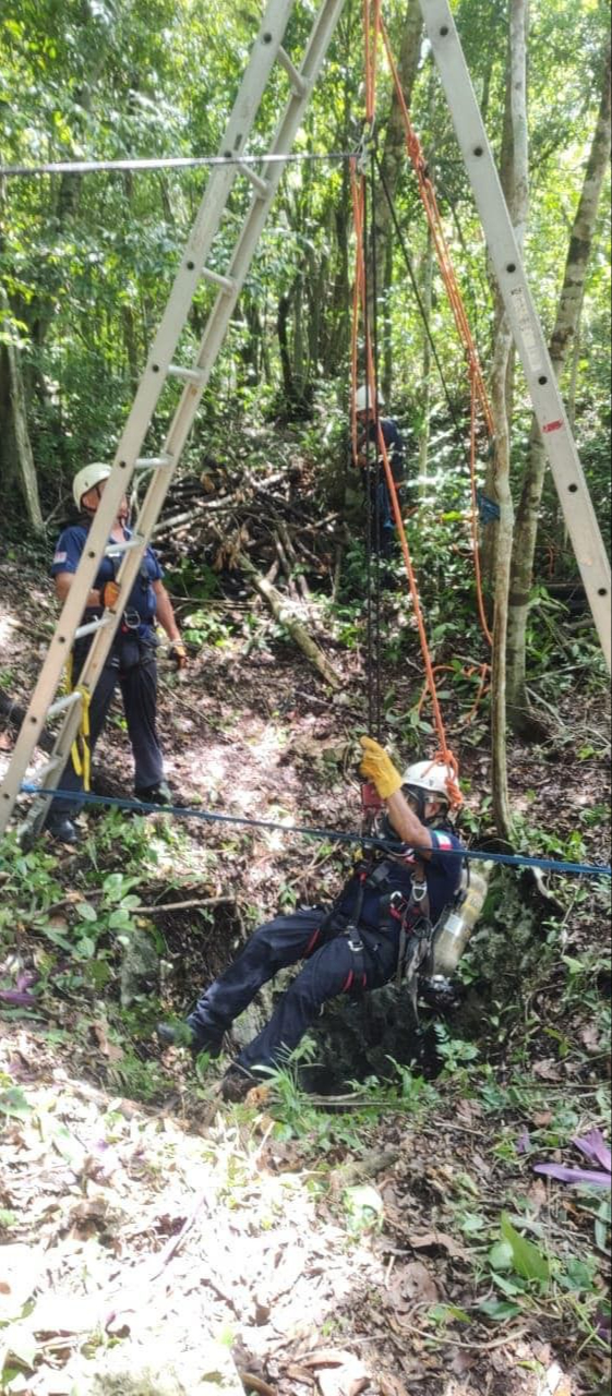 La perrita había caído a un cenote de 12 metros de profundidad