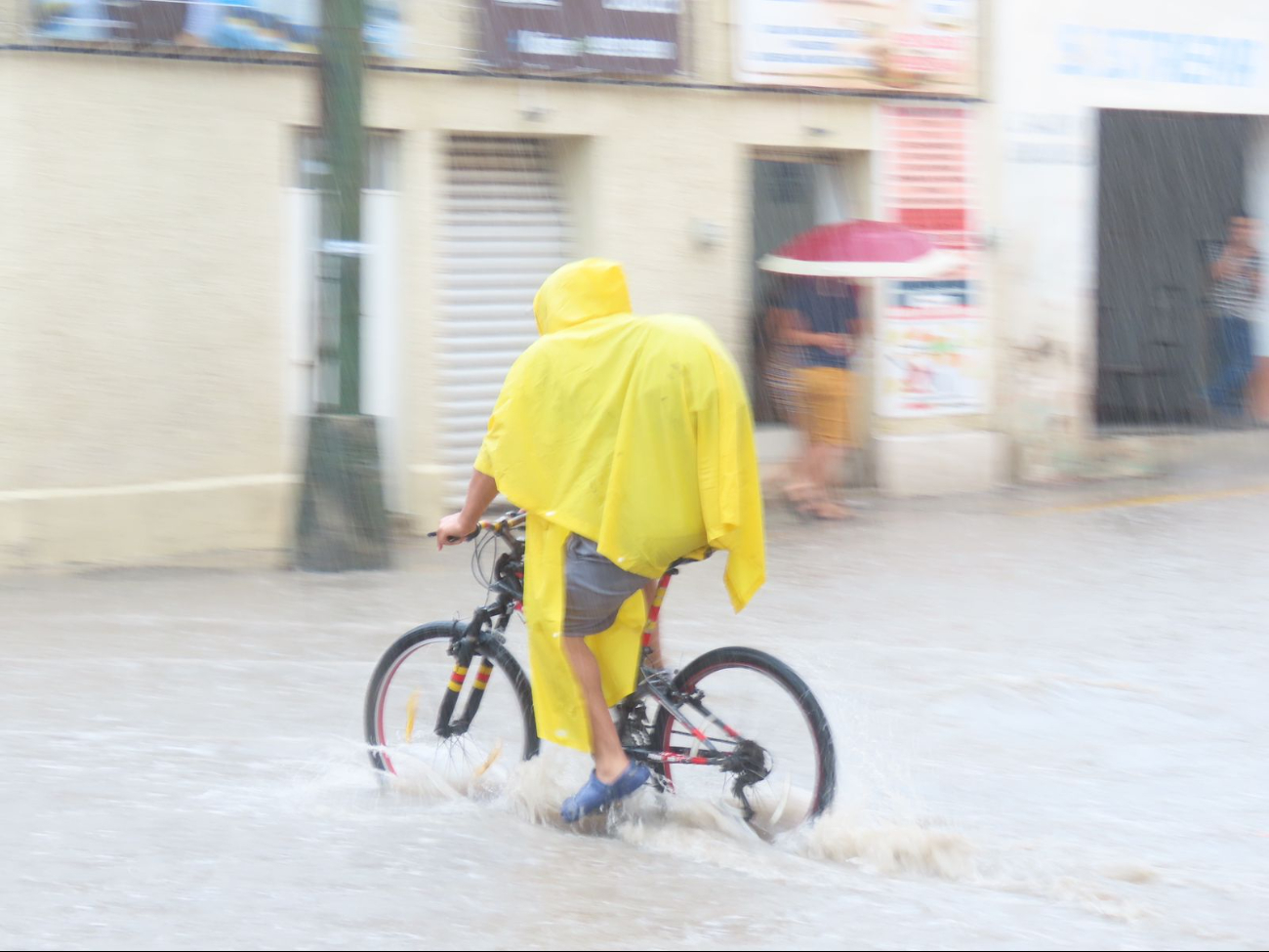 Las calles se encuentran inundadas por las lluvias