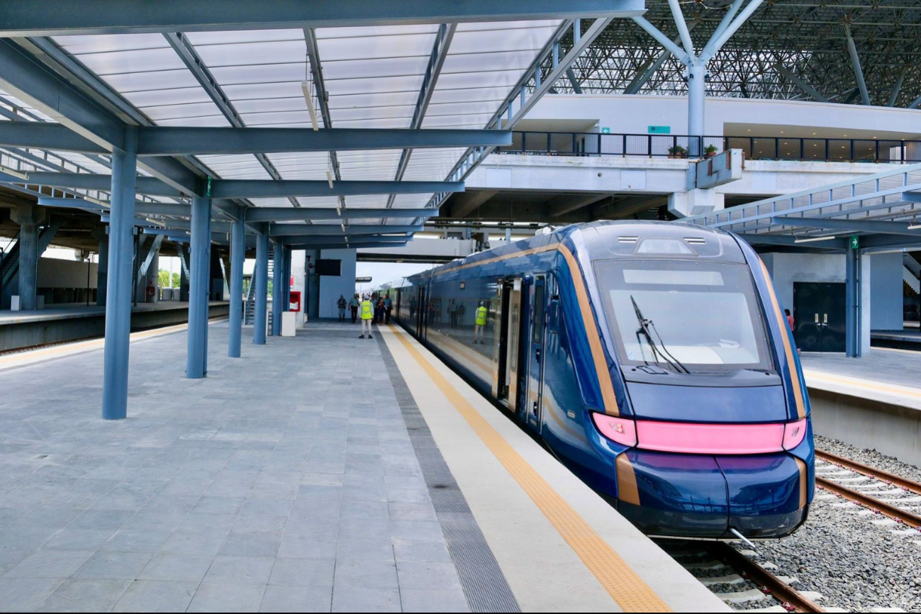 AMLO y Claudia Sheinabum inauguran nuevos vagones del Tren Maya