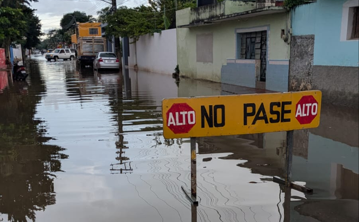 Calles del centro y el andador del parque inundados tras el aguacero más intenso del mes.