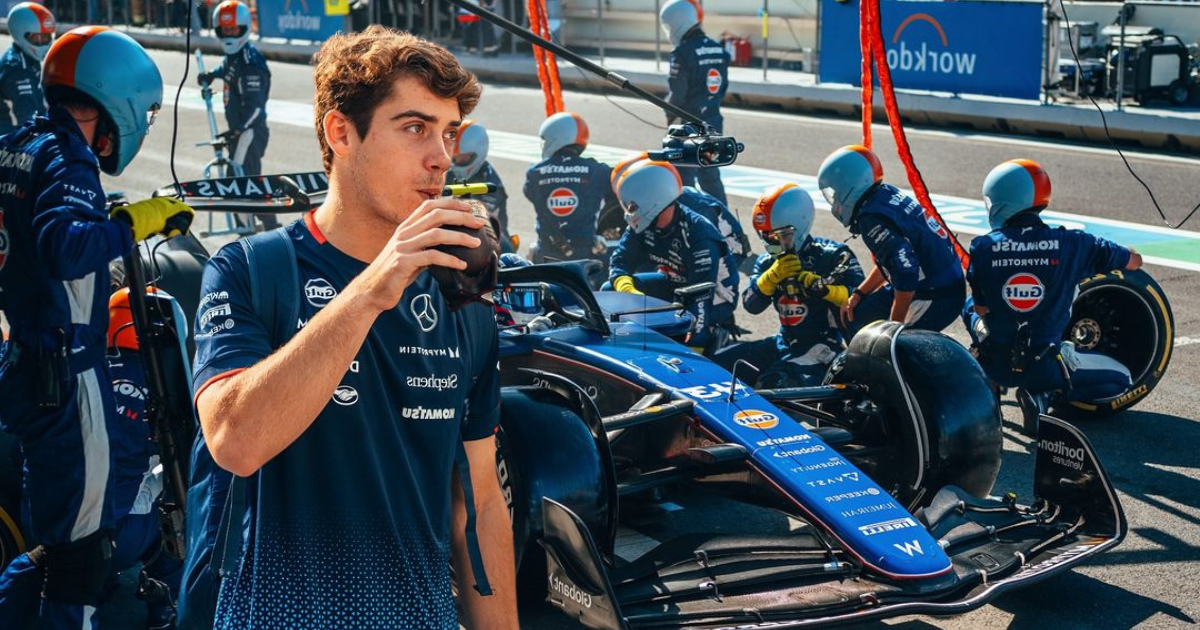 Colapinto protagonizó un momento curioso en los pits de Singapur