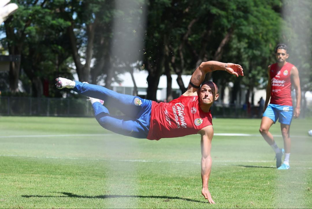 Chicharito es baja contra Cruz Azul por lesión y los memes no perdonan