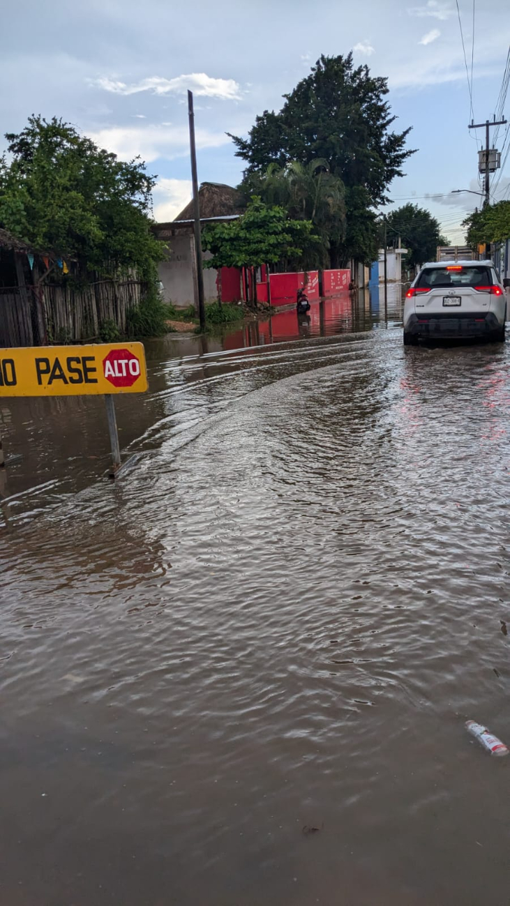 Lluvias provocan inundaciones en calles del centro y el parque central