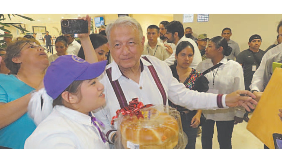 El presidente López Obrador se despidió de gobernadores a bordo del Tren Maya