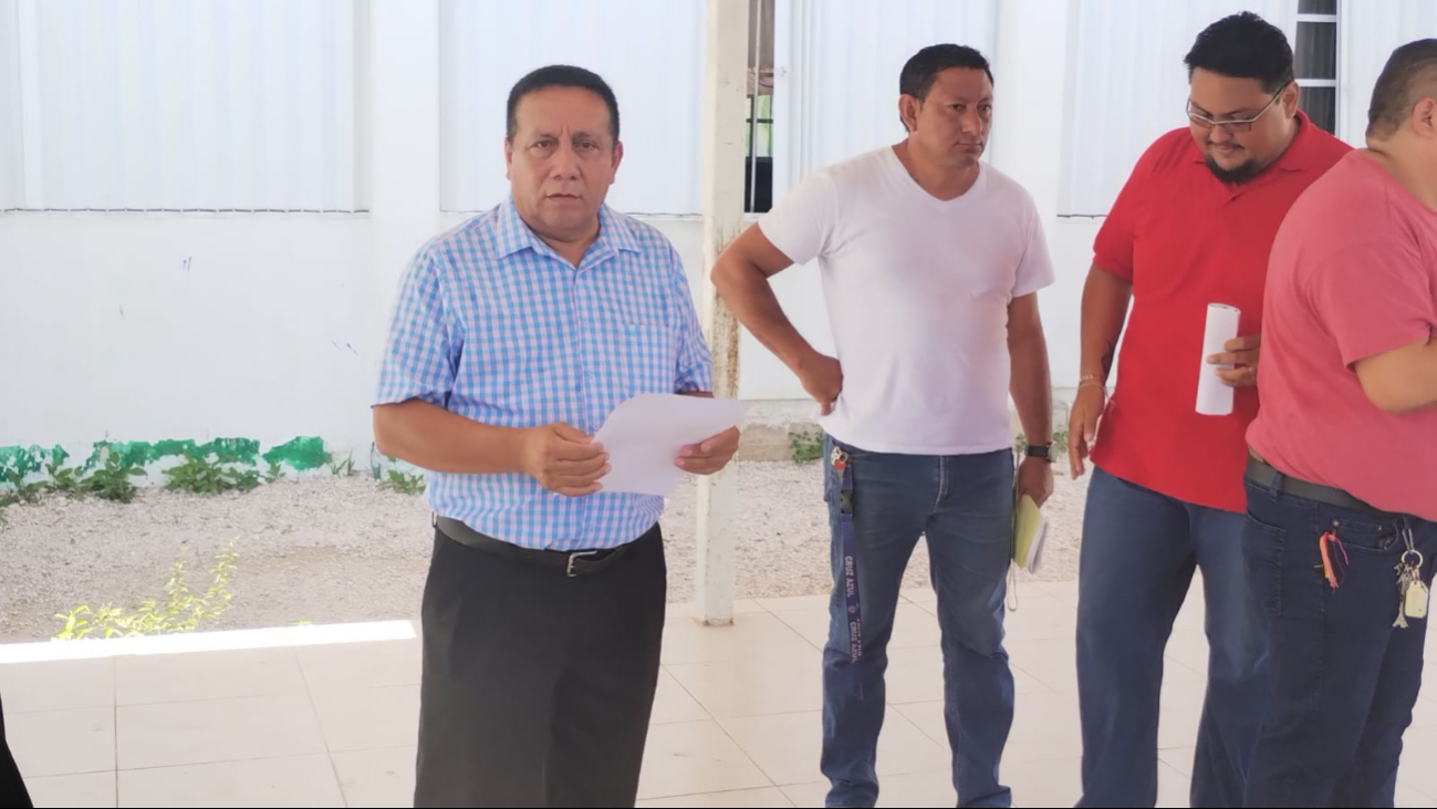 Padres de familia se manifiestan en primaria de Playa del Carmen