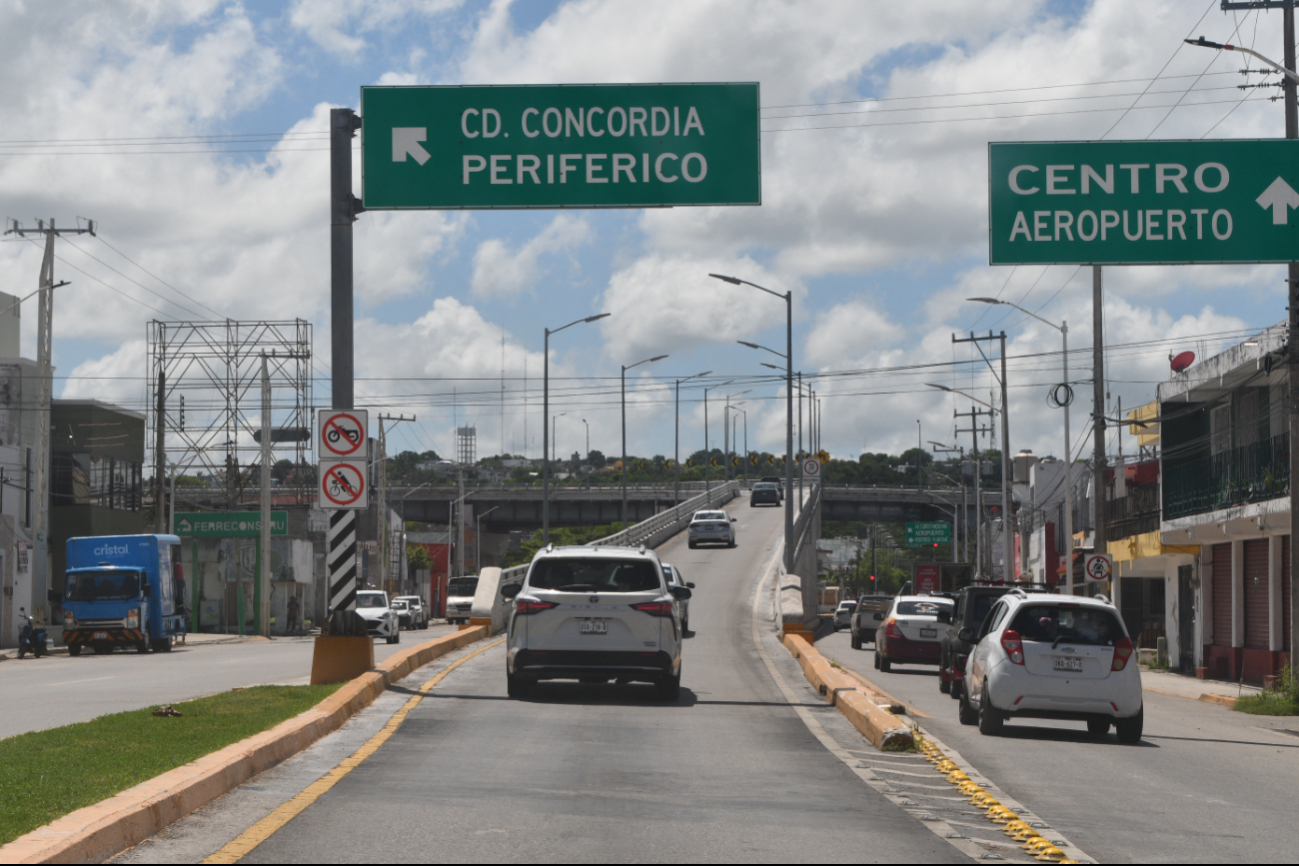 Una se aventó del segundo piso de su escuela, y otra quería arrojarse desde el Distribuidor Vial