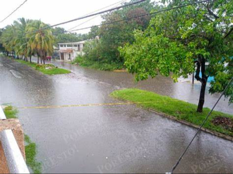 El cruce de la avenida Isla Cancún en Chetumal, es afectado por encharcamientos a pesar de inversiones en drenaje.