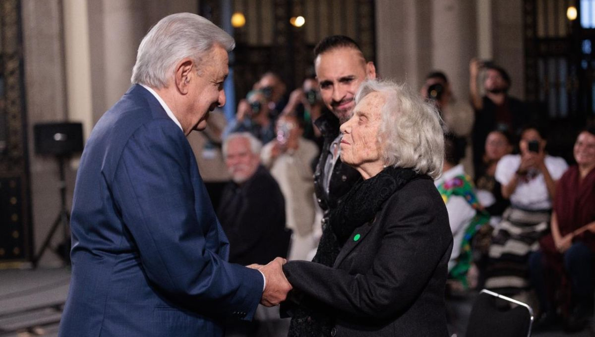 Andrés Manuel López Orador y la escritora Elena Poniatowska