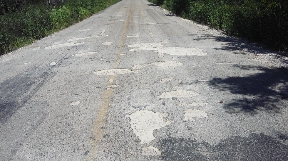 El camino de 36 kilómetros necesita ser reconstruido y bacheado en varios tramos