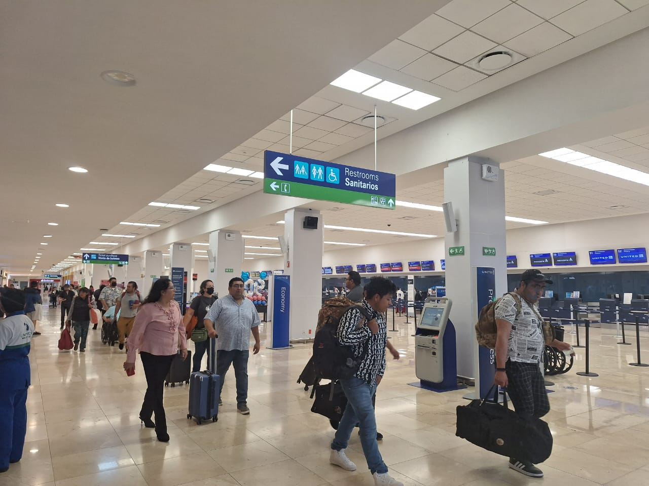 Hay una buena afluencia de pasajeros en la terminal