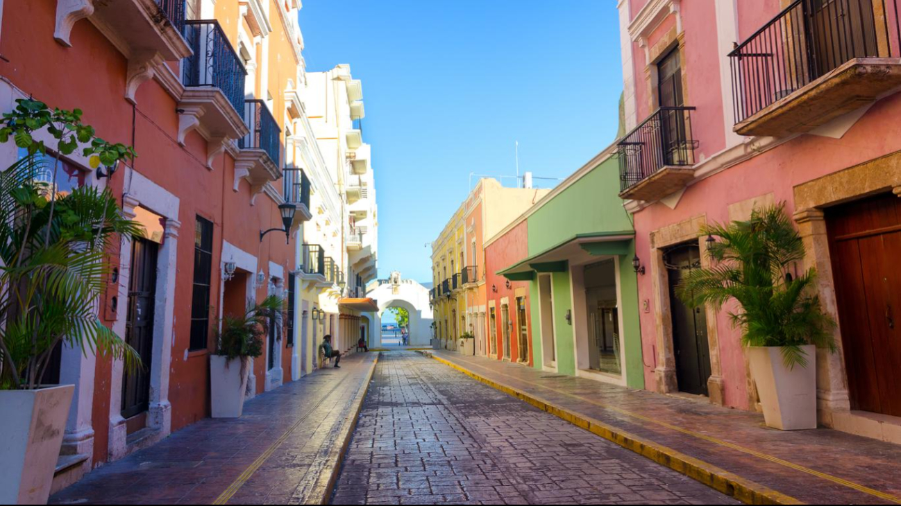 Los hostales en el centro histórico y cerca del Baluarte de San Francisco cuestan desde $240 MXN por noche