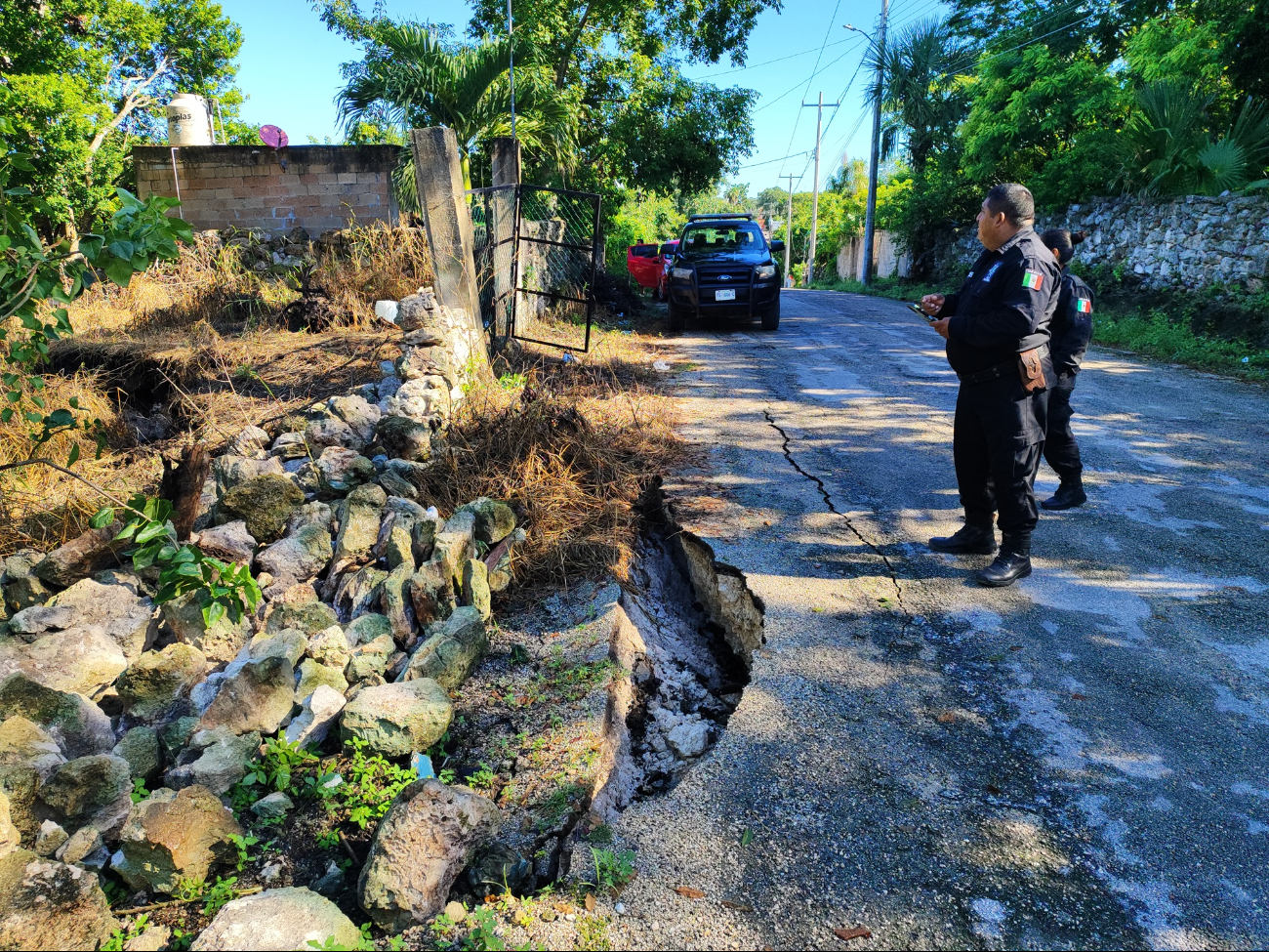 Un deslave alarma a vecinos de la calle 54 entre 67 y 69, de la colonia Santa Rosa de Lima