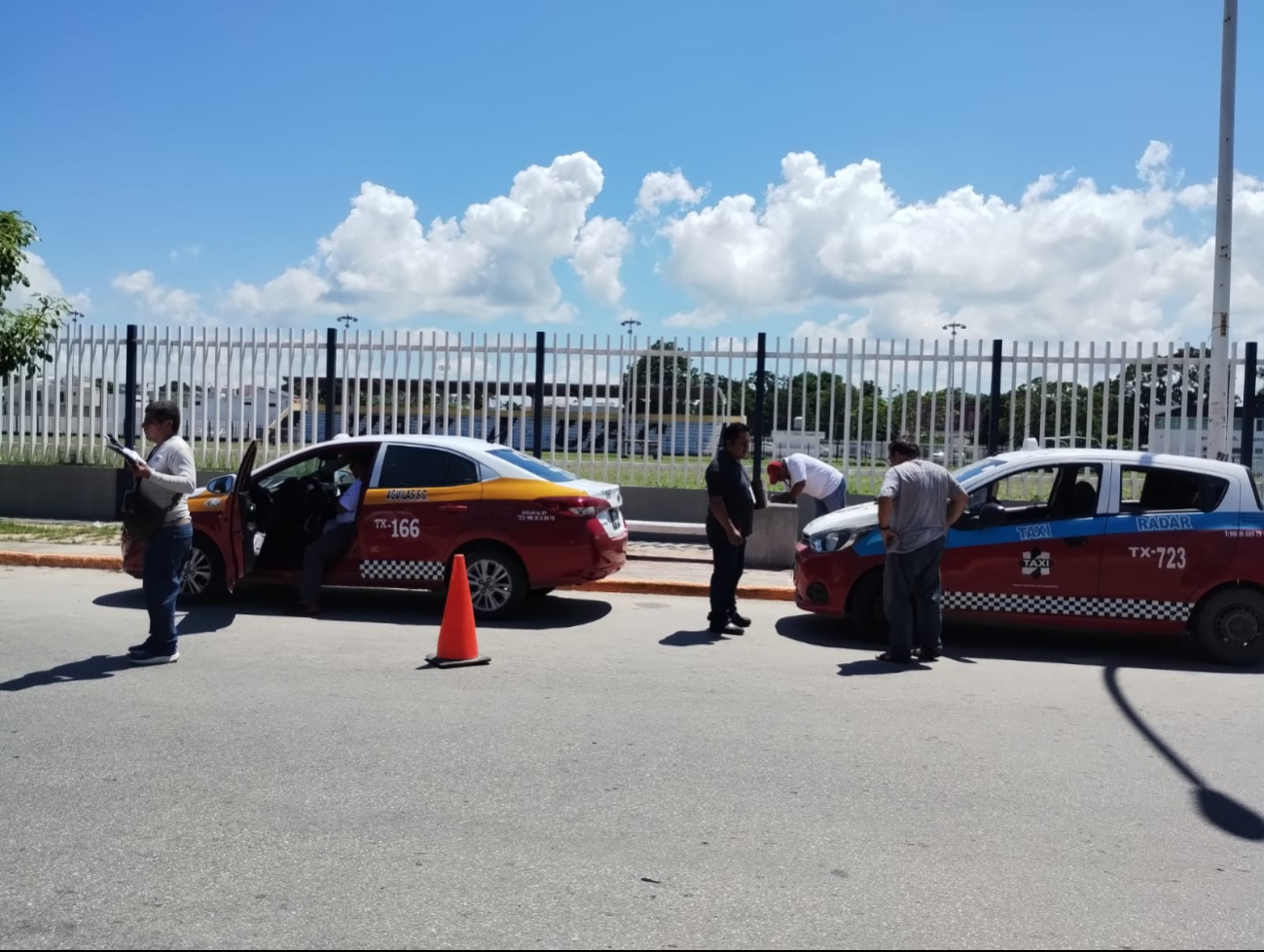 De 20 taxis revisados, una infracción y cinco exhortos