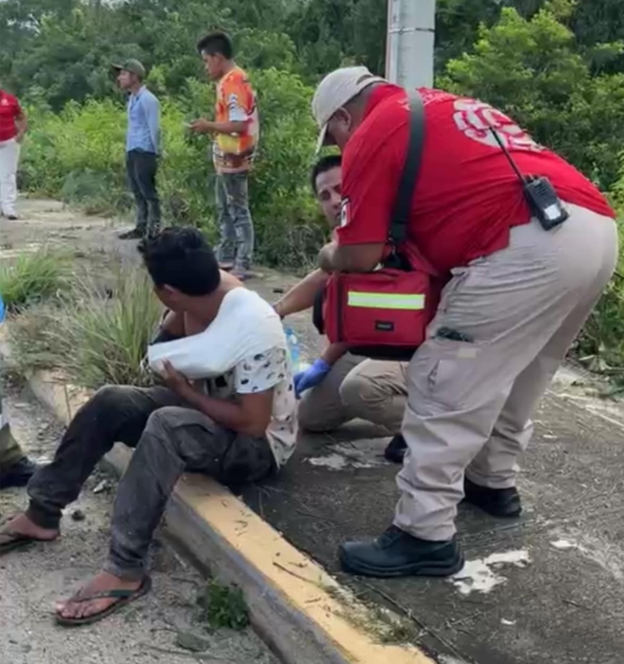 Los servicios de emergencia atendieron a los heridos tras el accidente.