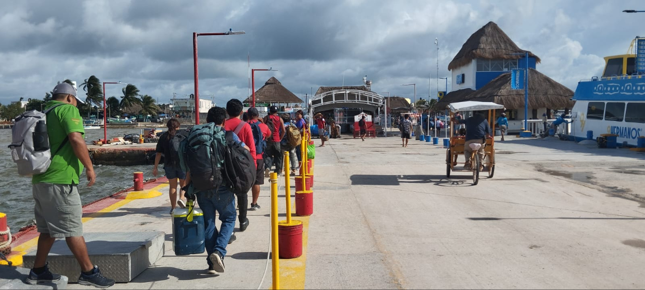 Más de 200 personas abandonan la isla Holbox gracias a la evacuación gratuita