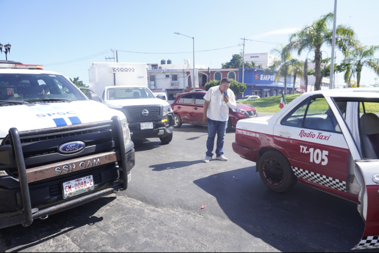 Particular choca por alcance a taxi urbano en Glorieta de San Pedro