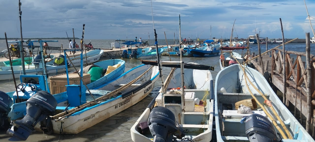 Pescadores solo cuentan con dos remolques particulares, por lo que piden ayuda a las autoridades