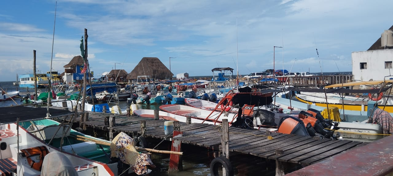 Pescadores solo cuentan con dos remolques particulares, por lo que piden ayuda a las autoridades