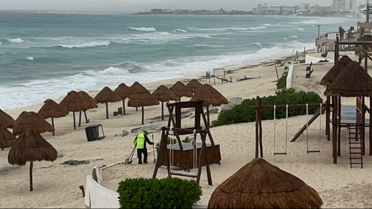 Playa Mirador vacía ante la llegada de la tormenta tropical "Nueve"