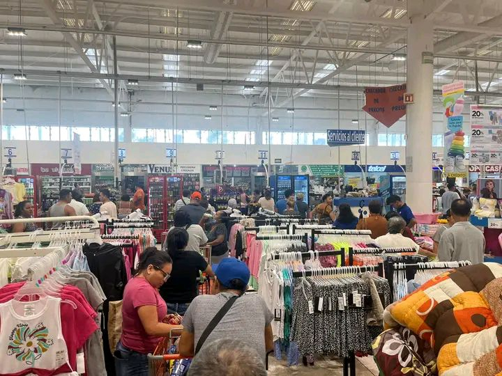 Playas de Cancún colocan bandera roja; piden no hacer compras de pánico por la Tormenta Tropical "Helene"