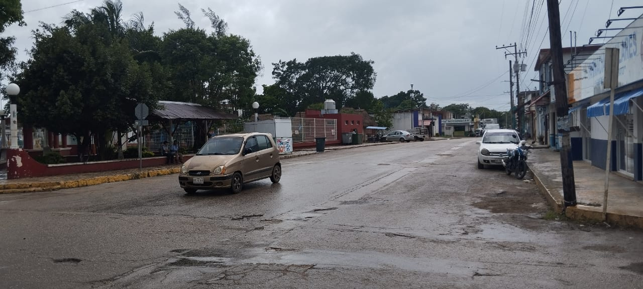 Primeras lluvias de la Tormenta Tropical "Helene" llegan a Lázaro Cárdenas