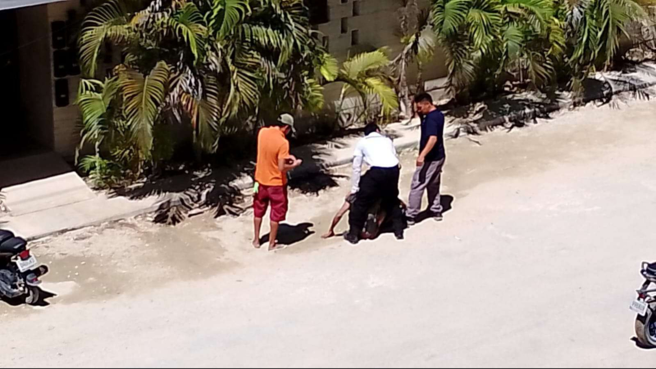 Vecinos de Tulum detienen a un hombre por un intentar robar dentro de un hotel 