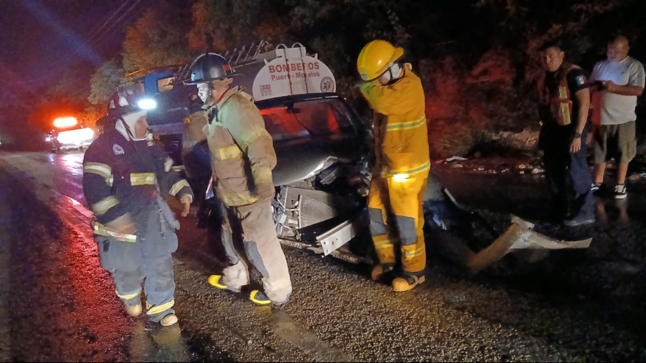 Bomberos acudieron a un accidente vial