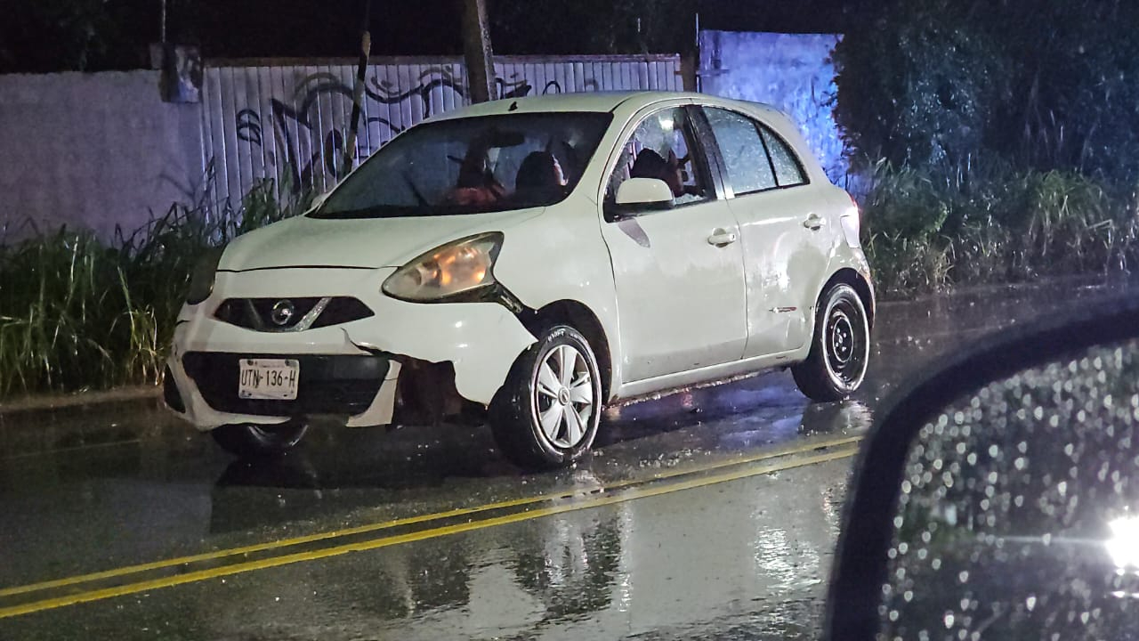 Hombre es asesinado a balazos mientras conducía por el Arco Vial en Cancún.