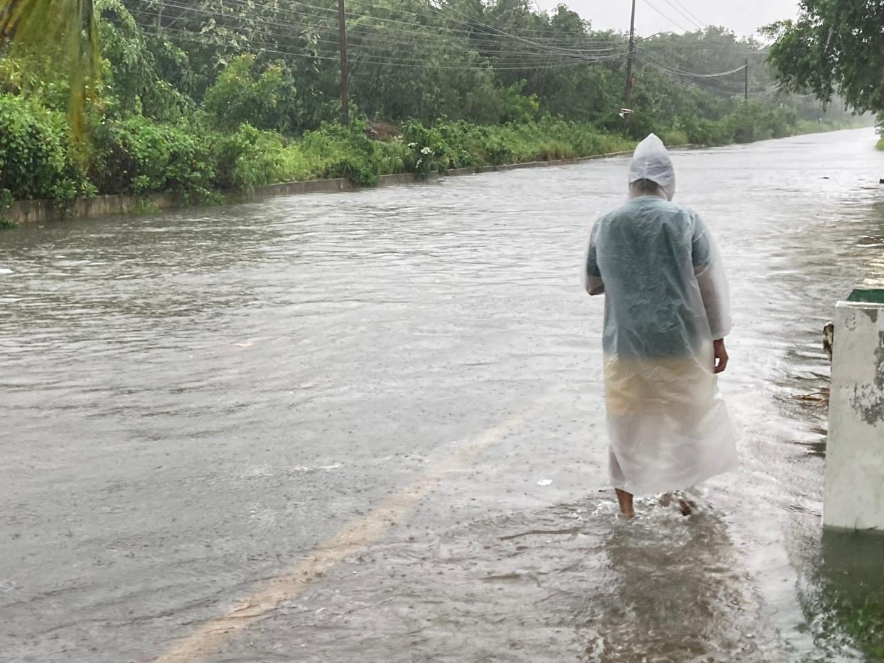 Huracán "Helene" provoca inundaciones en regiones de Cancún