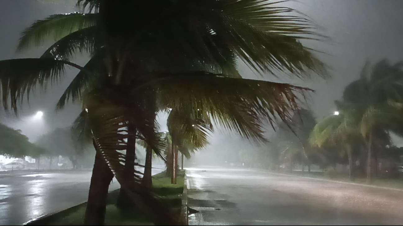 Se intensifican las lluvias en Cancún tras la llegada de  "Helene"