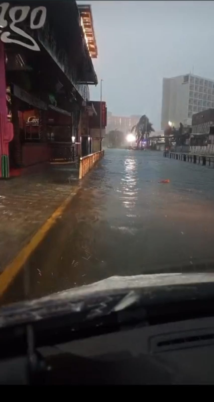 Zona Hotelera presenta inundaciones