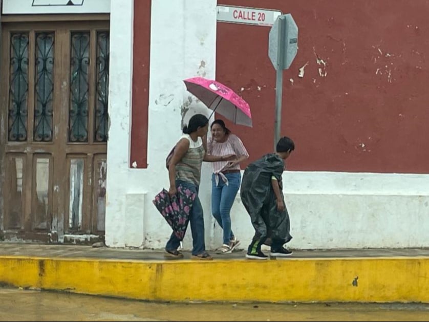 Lluvias paraliza actividades en Hopelchén